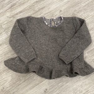 Christina rohde. Sweater with bottom ruffle. Grey. Size 3.